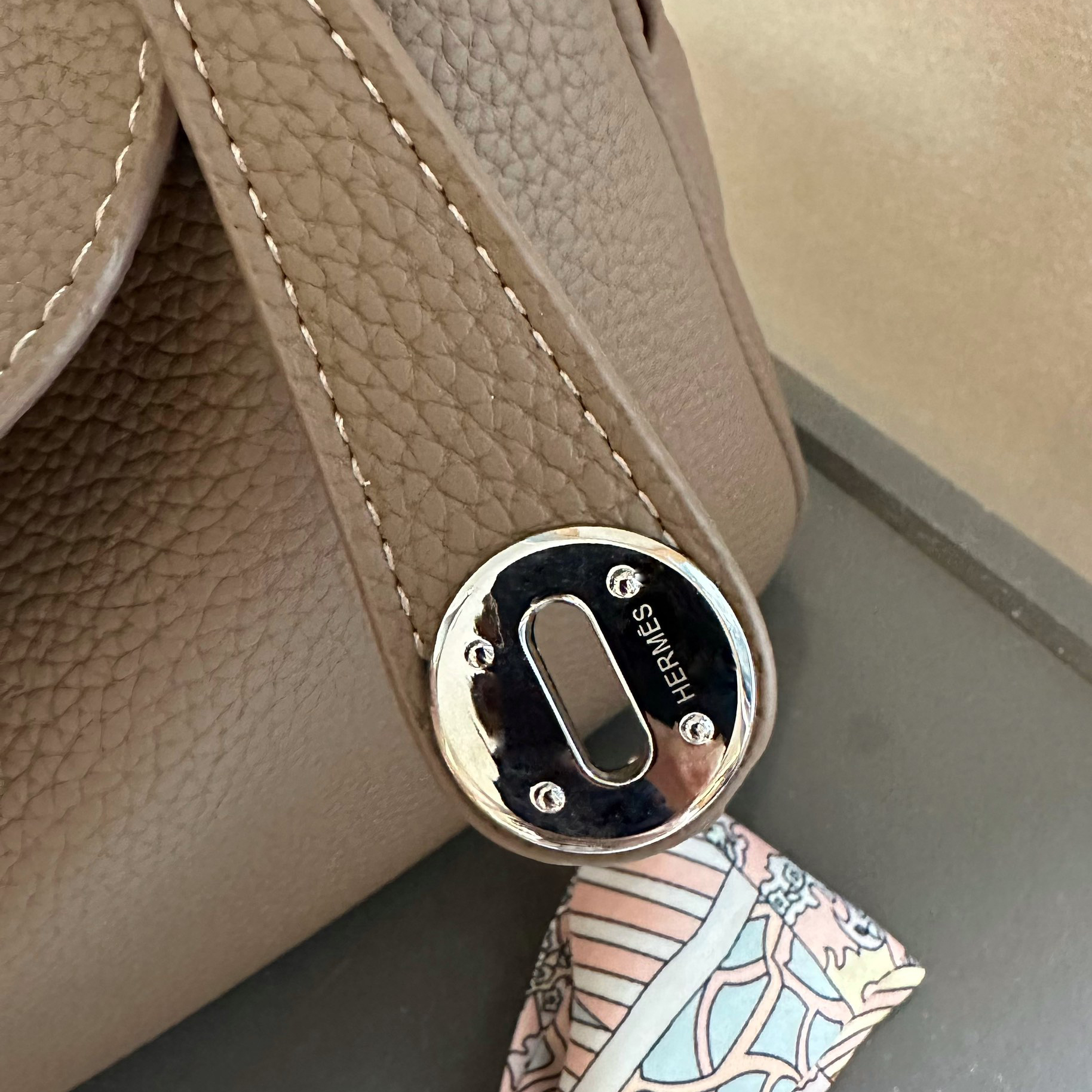 《上品★》【HERMES】リンディ26ハンドバッグ(エトゥープ)