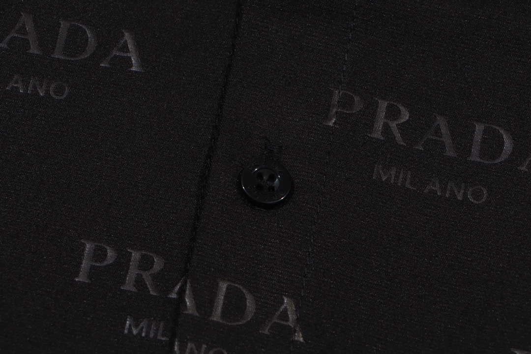 【PRADA 公式旗艦店】プラダ シャツ ご好評に付き再入荷 240803
