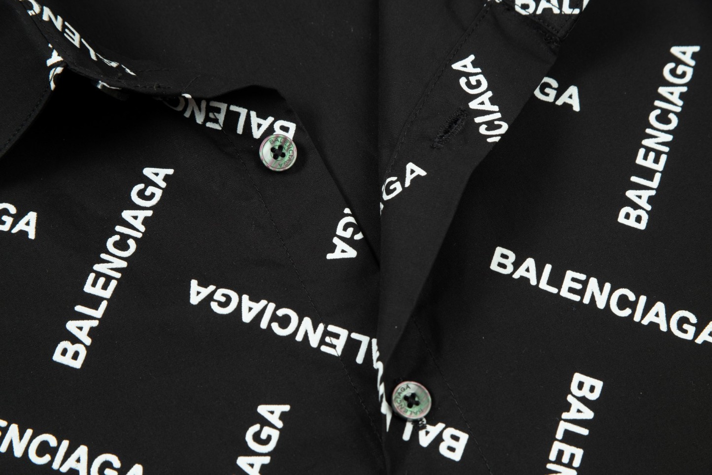 【BALENCIAGA 公式旗艦店】バレンシアガ シャツ ご好評に付き再入荷 240715