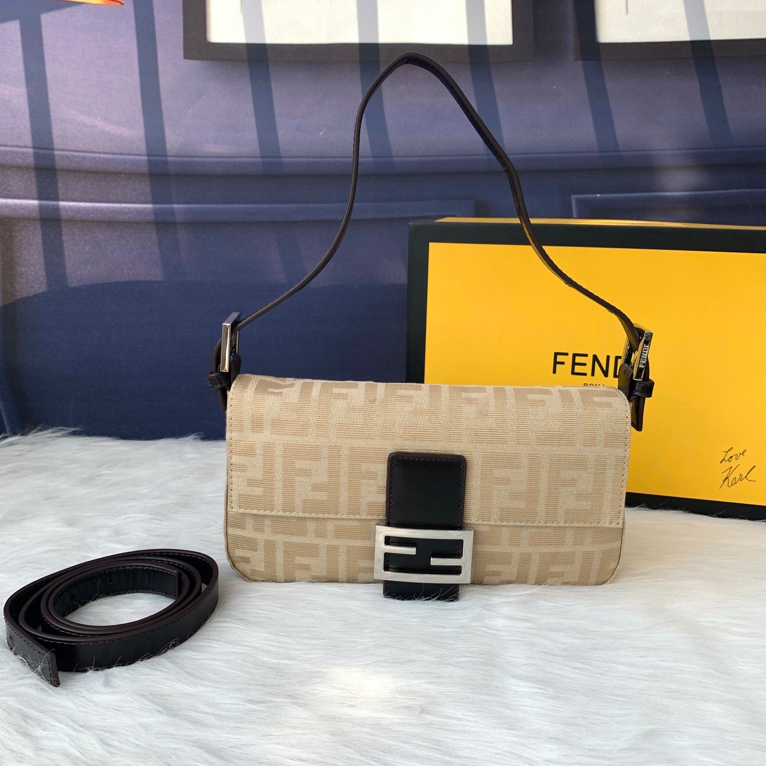 FENDI（フェンディ） メッセンジャーバッグ 25X13X4 CM