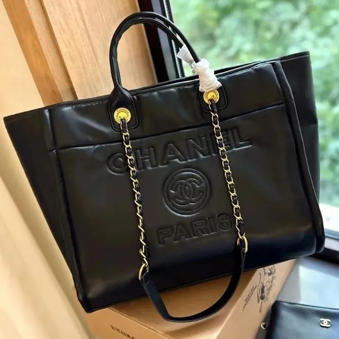 【大きめロゴが可愛い♪】CHANEL ミディアム ショッピングバッグ