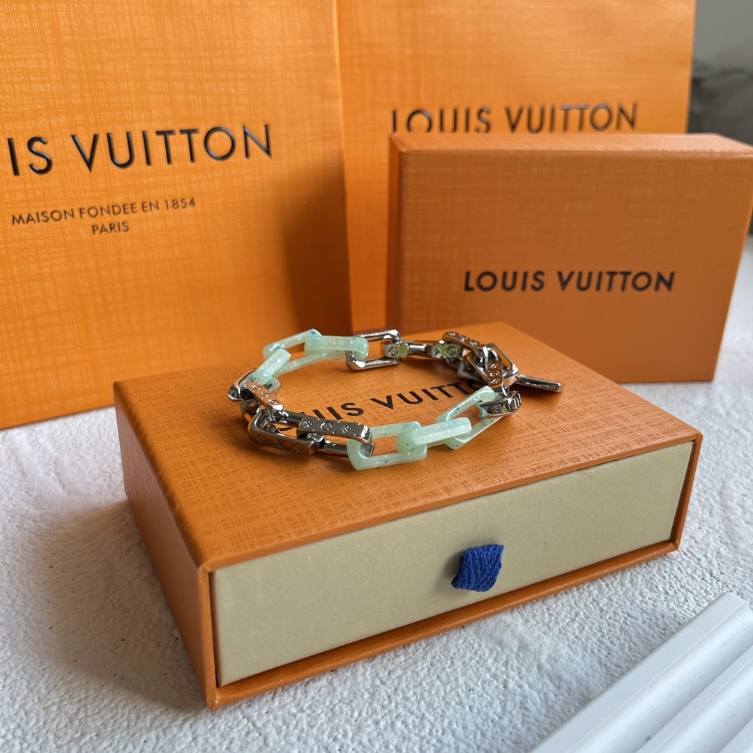 LOUIS VUITTON（ルイヴィトン）LV ブレスレット