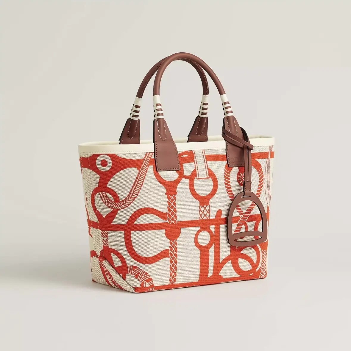 【鮮やかなカラーでフェミニン♡】HERMES Steeple 25バッグ