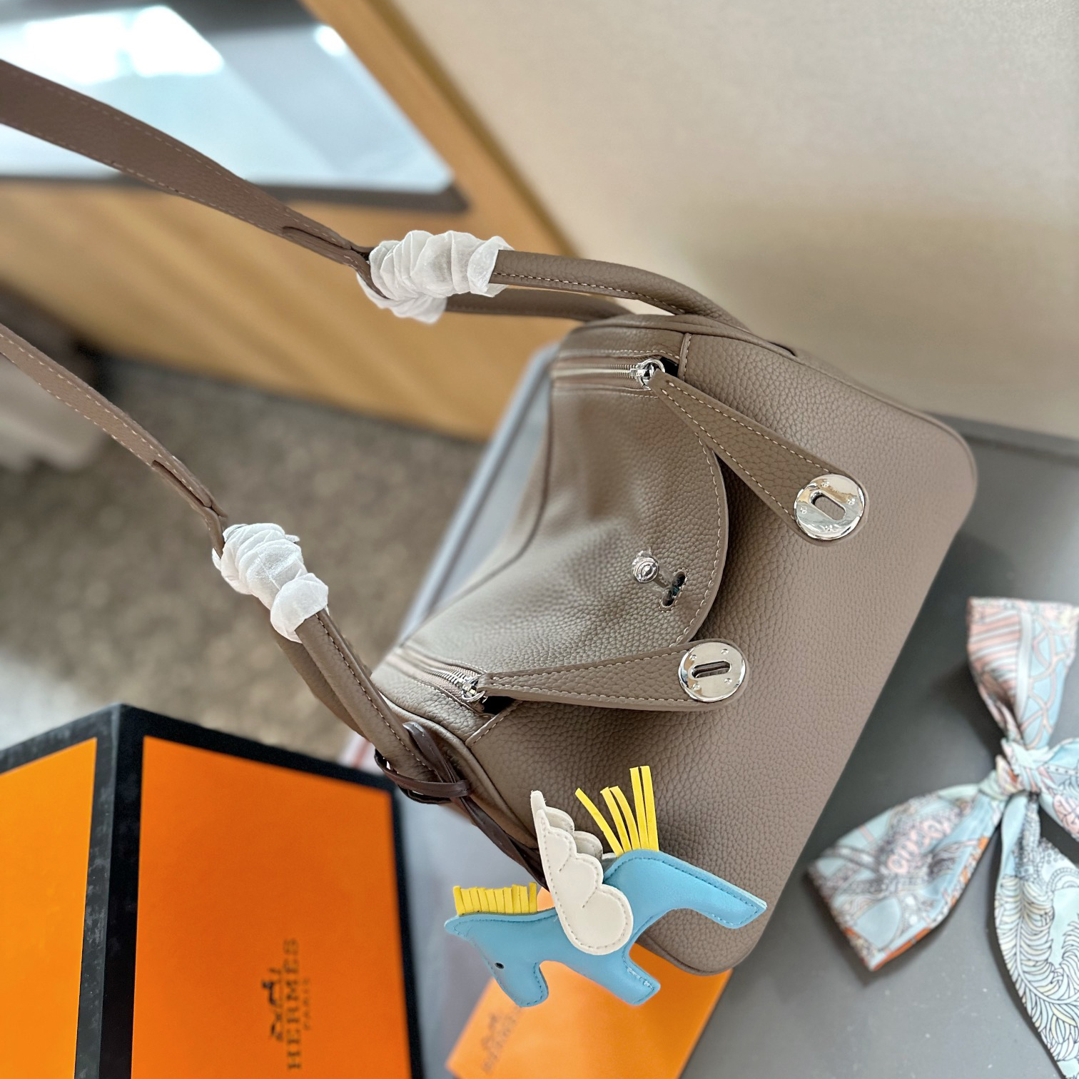 《上品★》【HERMES】リンディ26ハンドバッグ(エトゥープ)