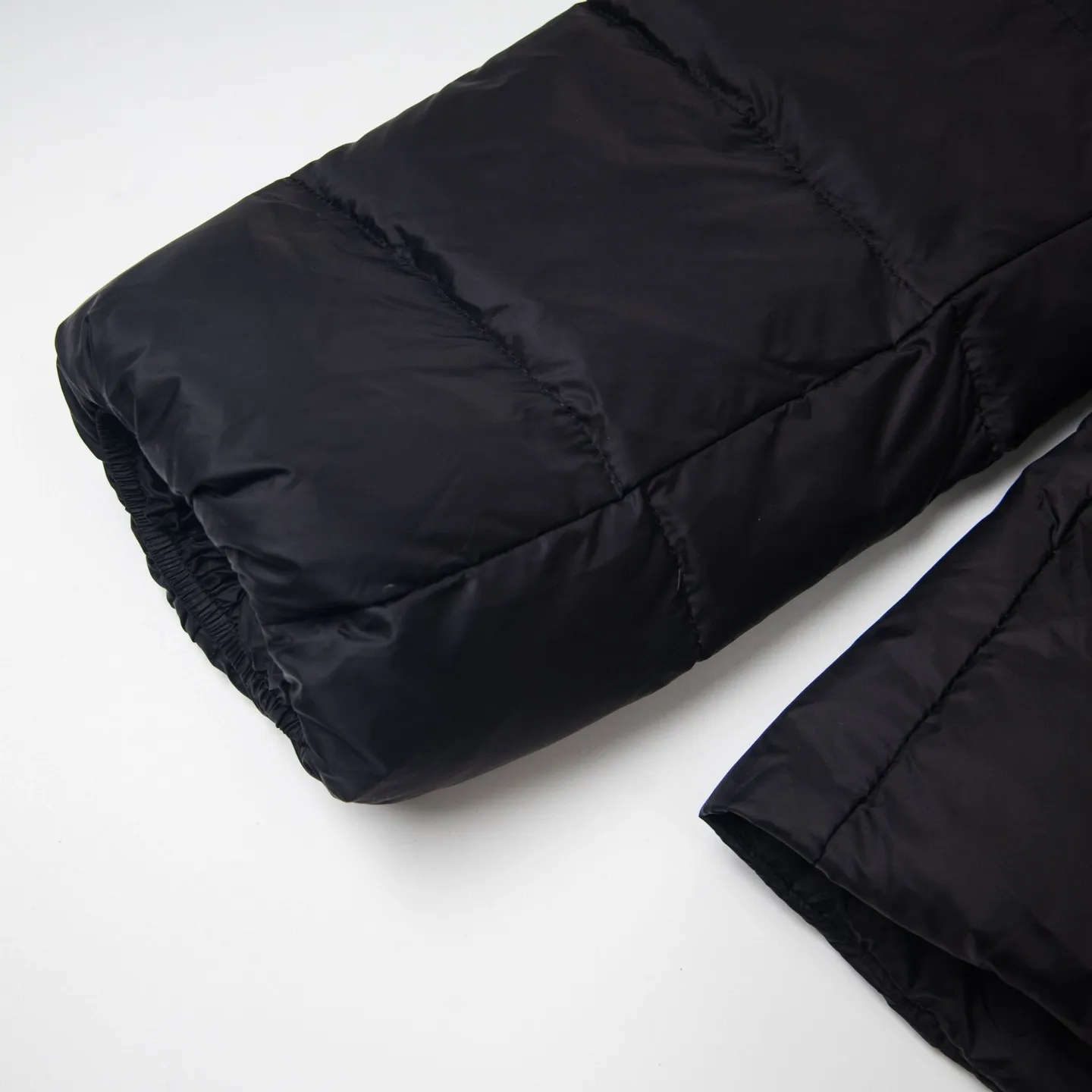 【MONCLER公式 旗艦店】モンクレール ダウンジャケット、ご好評に付き再入荷！