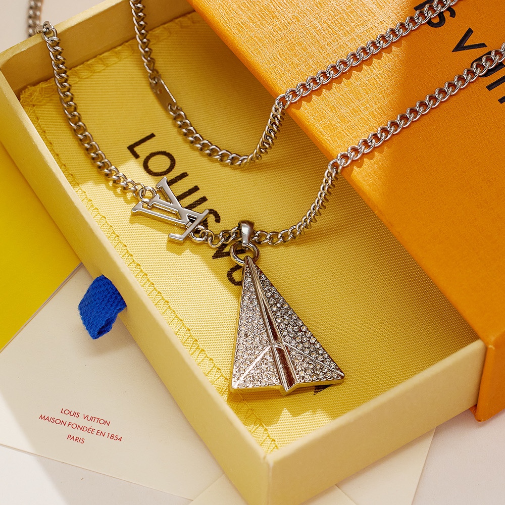 LOUIS VUITTON（ルイヴィトン）PAPERPLANE ネックレス