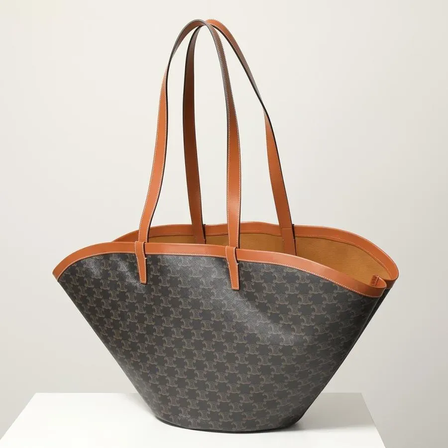 春先にいち早くGET！【CELINE直営店】毎日の通勤者の必需品 雑誌「VERY」掲載！矢野未希子同項のショッピングバッグ