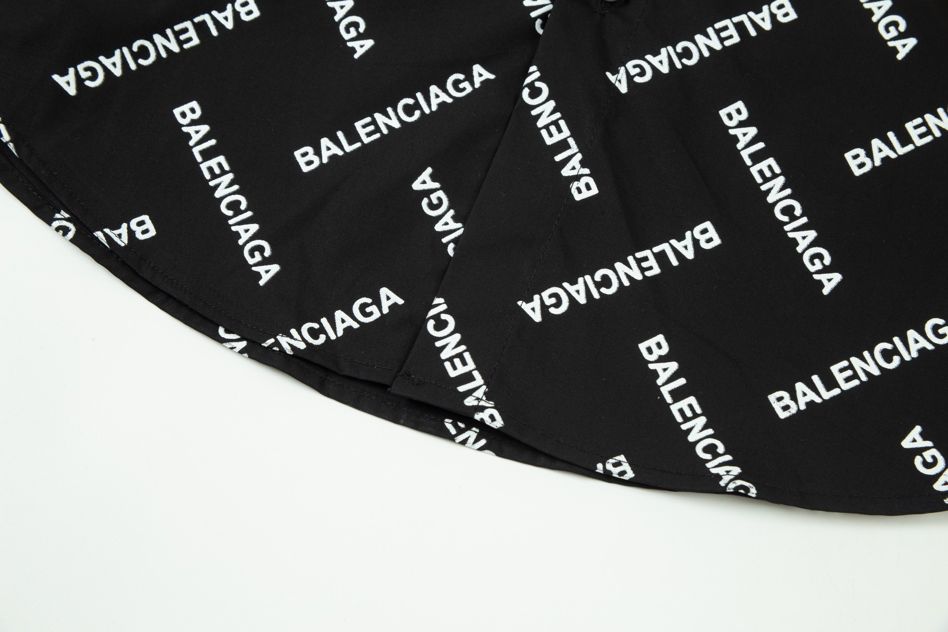 【BALENCIAGA 公式旗艦店】バレンシアガ シャツ ご好評に付き再入荷 240715