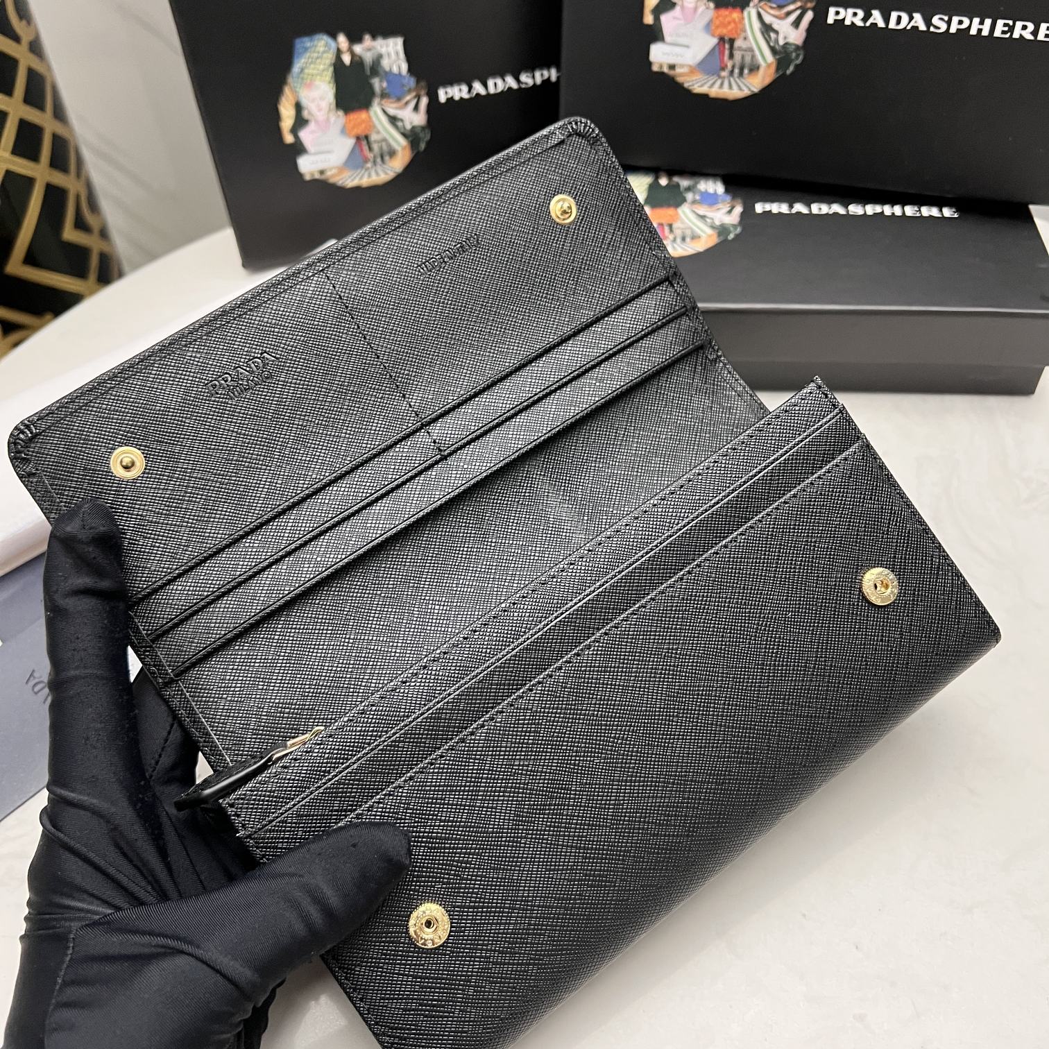 Pradaレザー コンチネンタルウォレット 財布 折財布