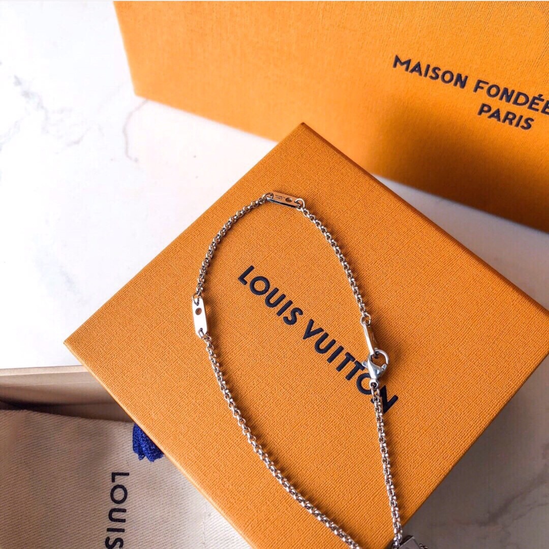 LOUIS VUITTON（ルイヴィトン）ダイス ネックレス