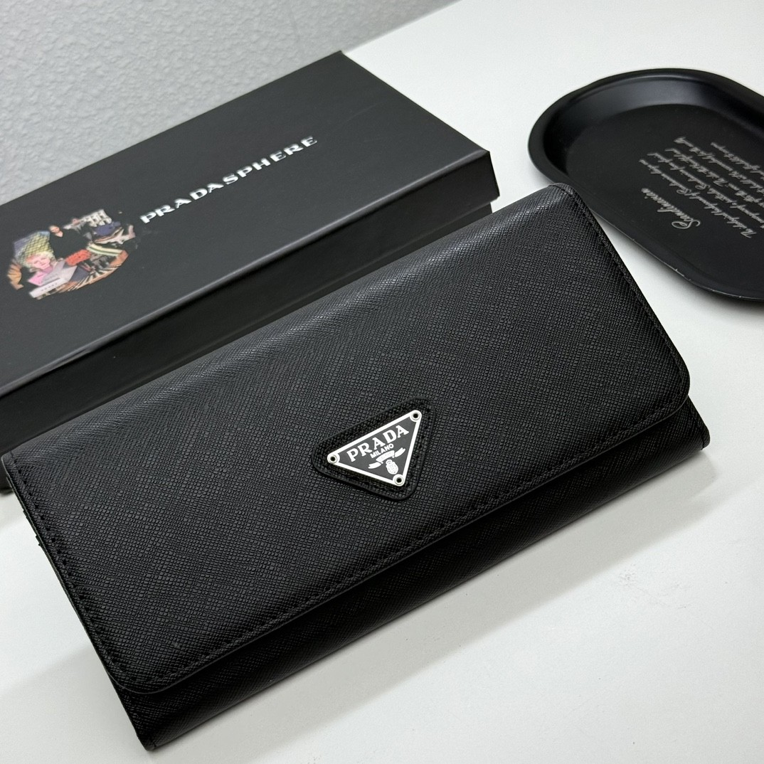 Pradaレザー コンチネンタルウォレット 財布 折財布