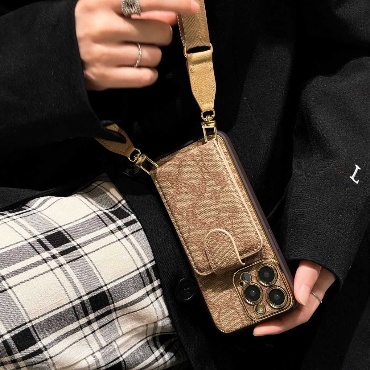 COACH コーチ 携帯電話ケース 適用対象13/14/15/16promax