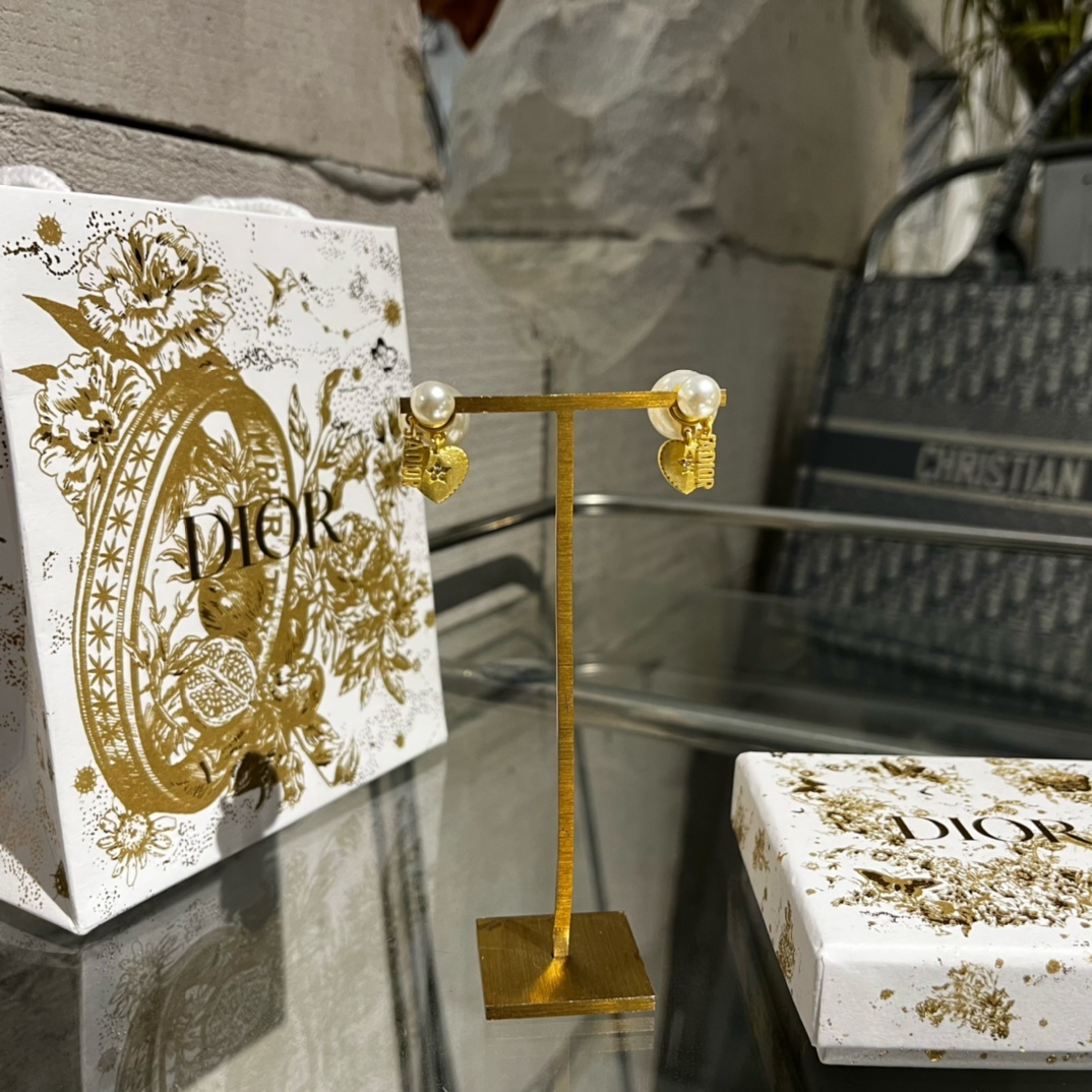 DIOR (ディオール) パール ピアス