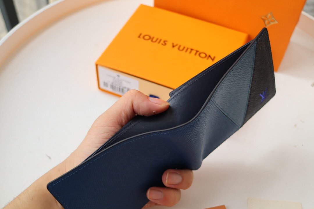Louis Vuitton (ルイ・ヴィトン) 財布 11x9x2 cm