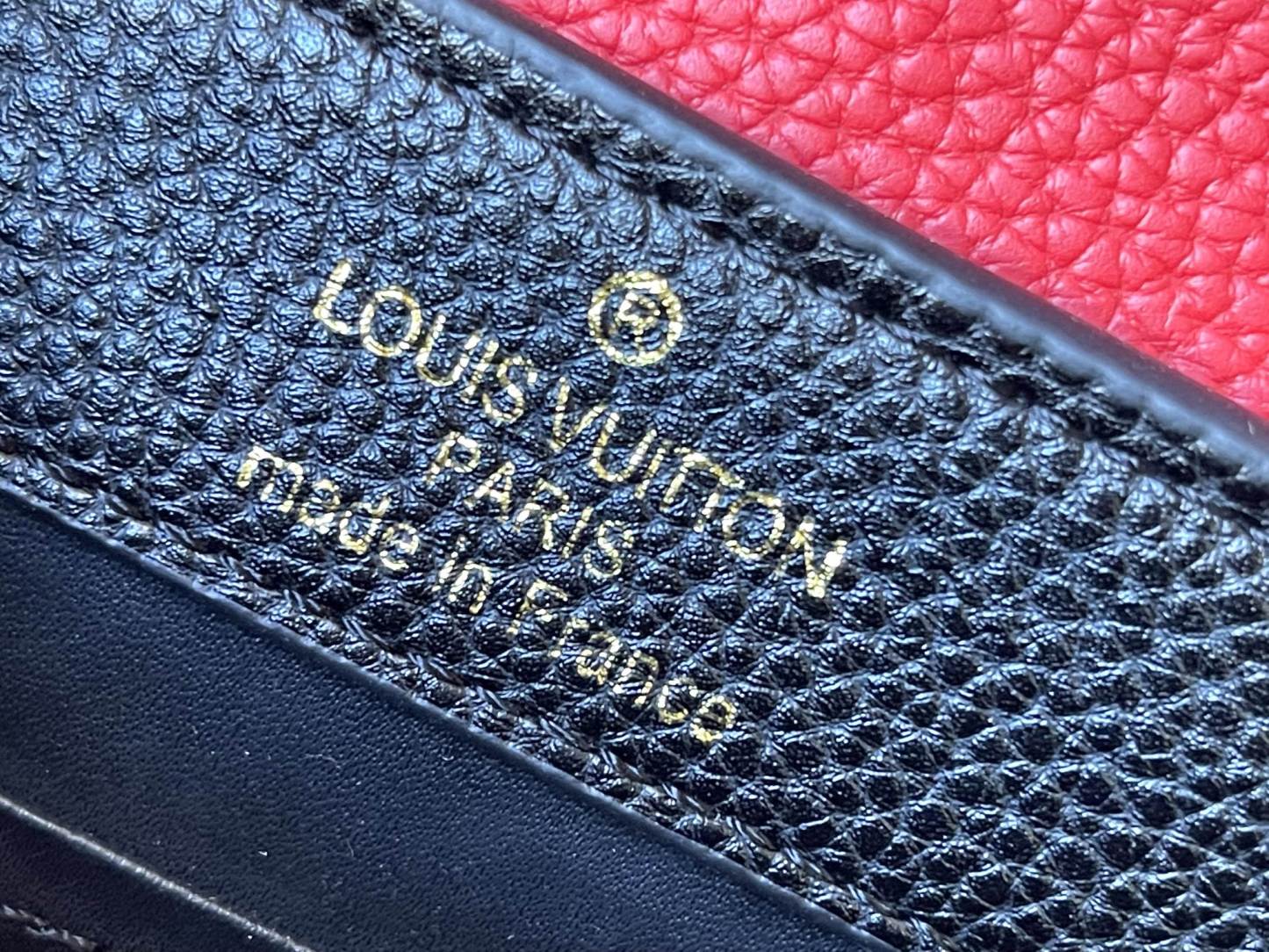 LOUIS VUITTON ルイヴィトン CAPUCINES クロスボディバッグ M56848