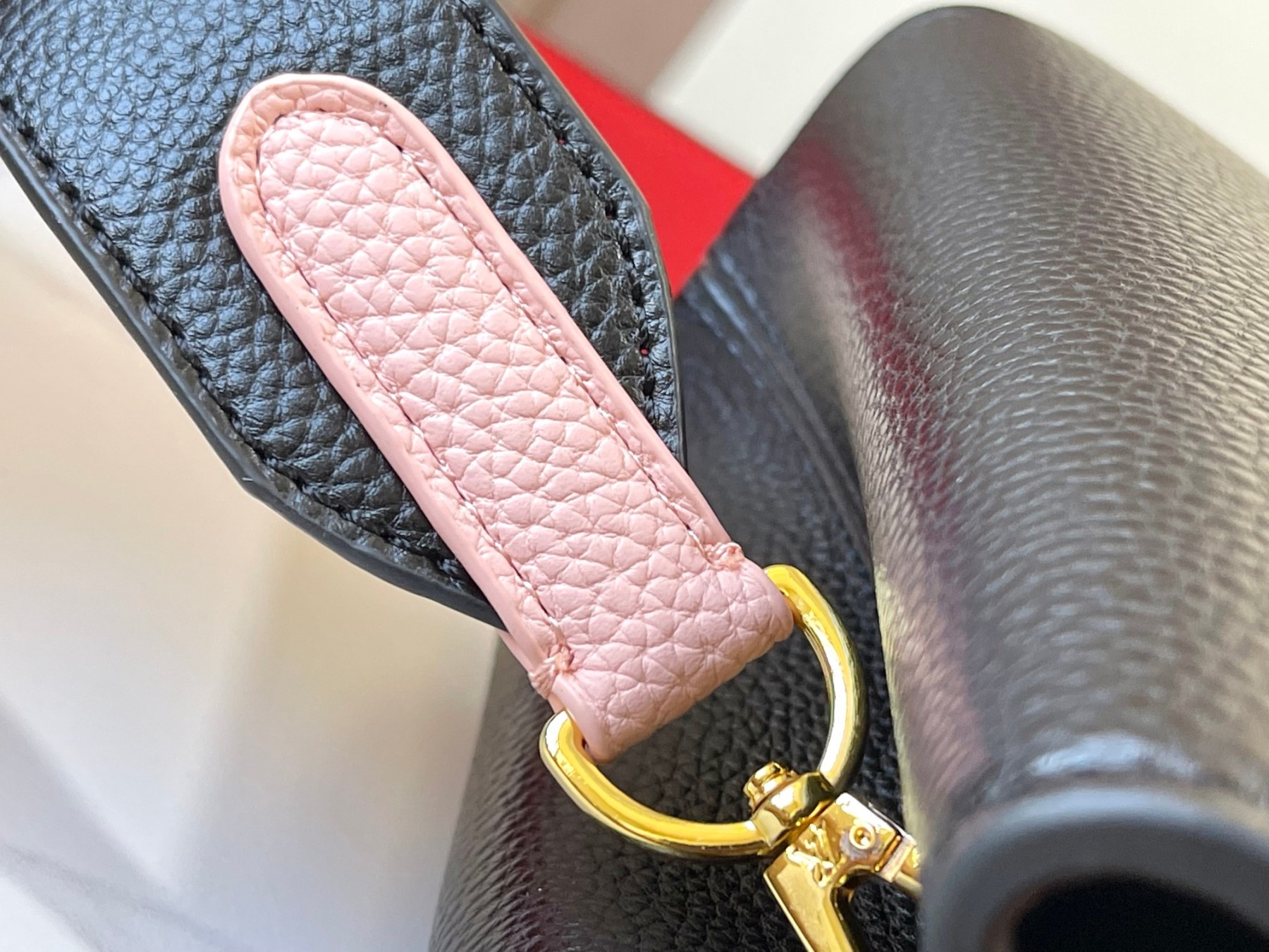 LOUIS VUITTON ルイヴィトン CAPUCINES クロスボディバッグ M57518