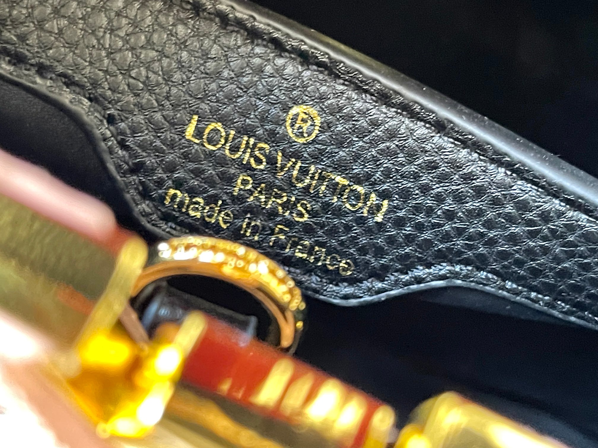 LOUIS VUITTON ルイヴィトン CAPUCINES クロスボディバッグ M57518