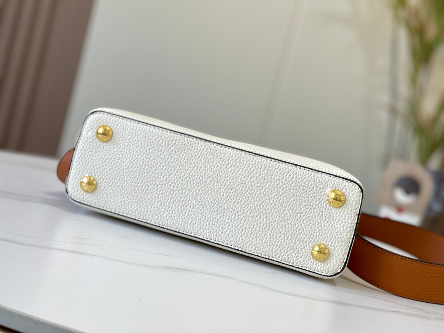 LOUIS VUITTON ルイヴィトン CAPUCINES クロスボディバッグ M57518