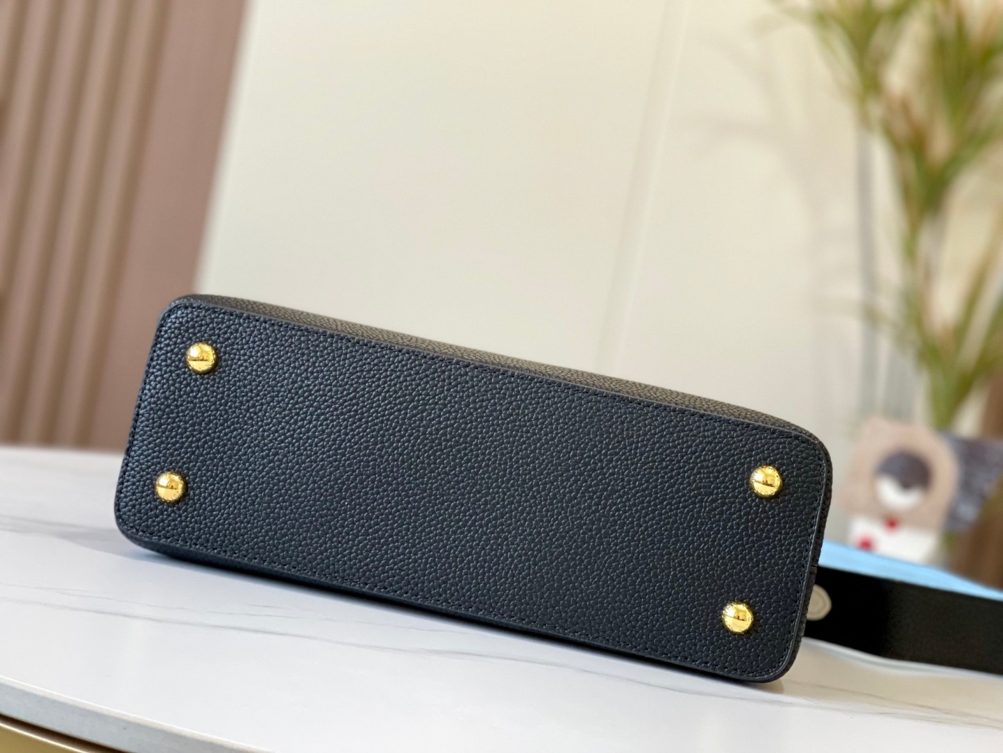 LOUIS VUITTON ルイヴィトン CAPUCINES クロスボディバッグ M56848