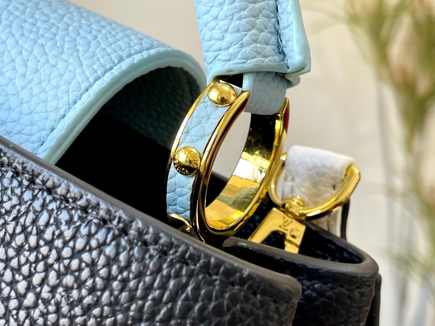 LOUIS VUITTON ルイヴィトン CAPUCINES クロスボディバッグ M56848