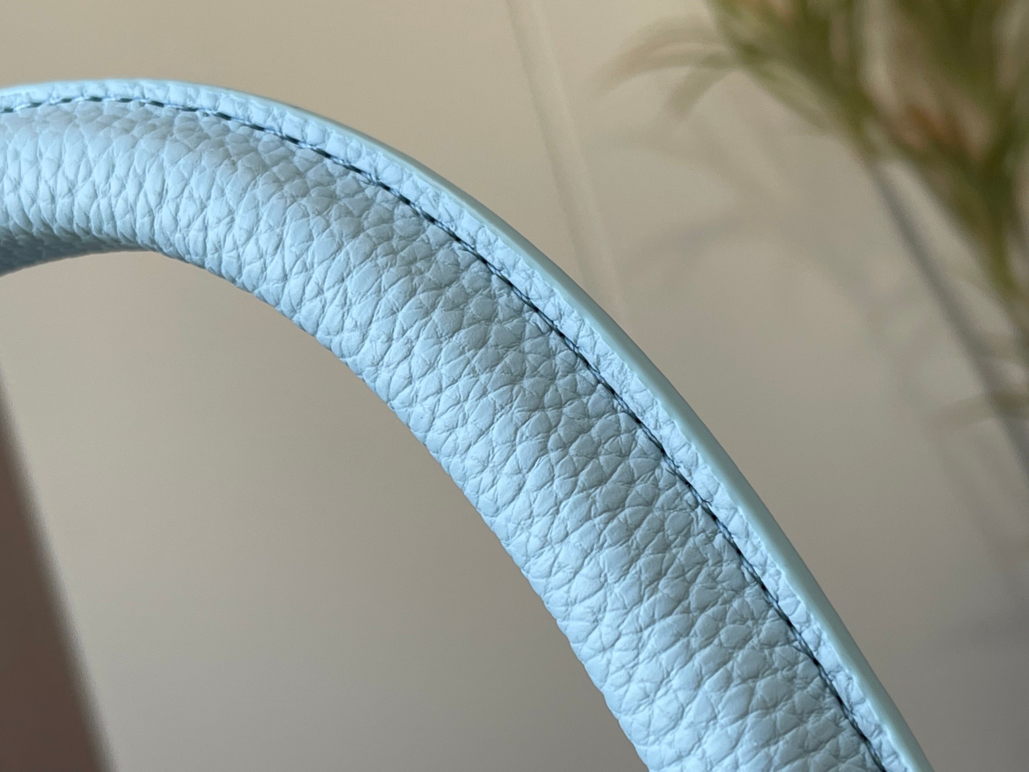 LOUIS VUITTON ルイヴィトン CAPUCINES クロスボディバッグ M56848