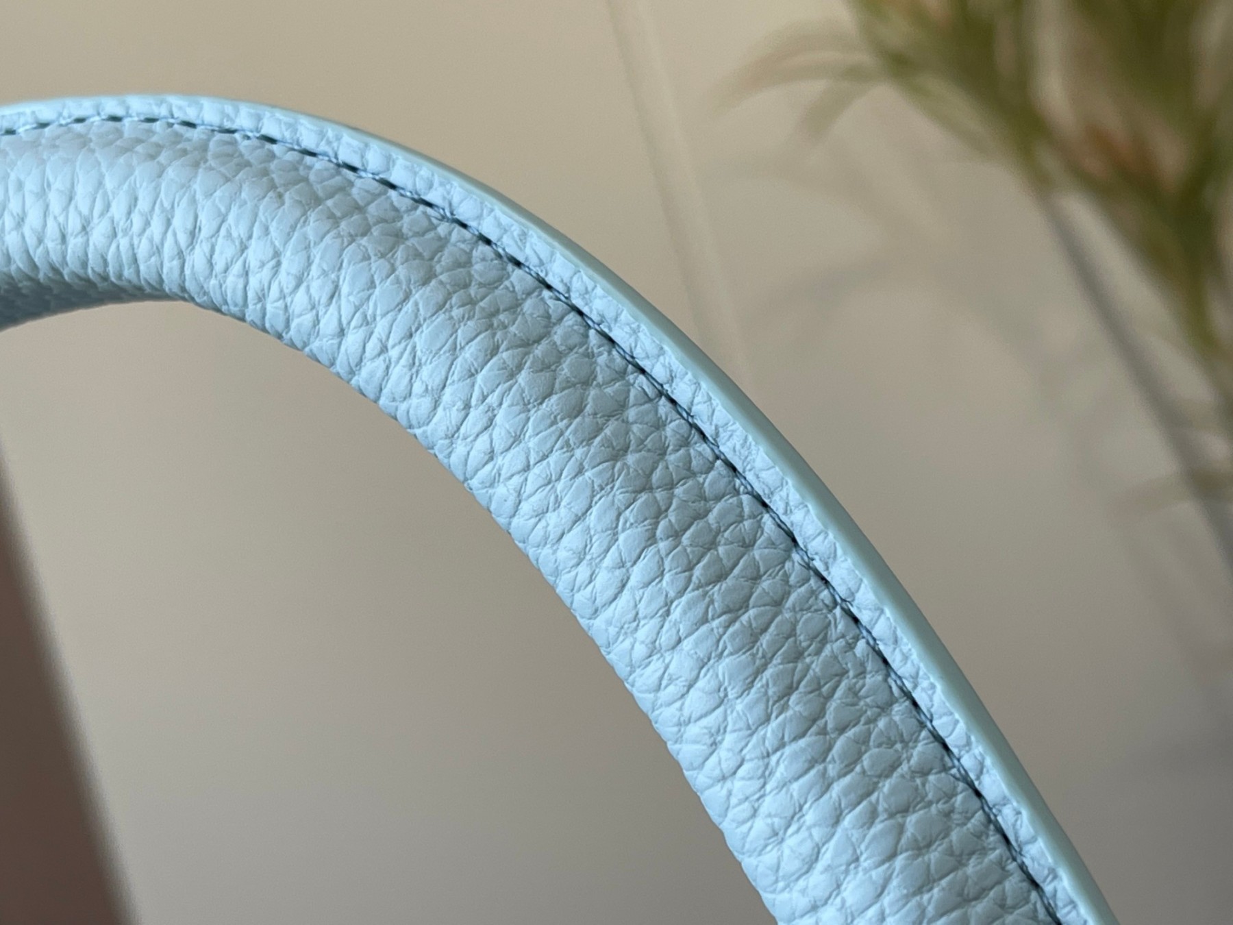 LOUIS VUITTON ルイヴィトン CAPUCINES クロスボディバッグ M56848