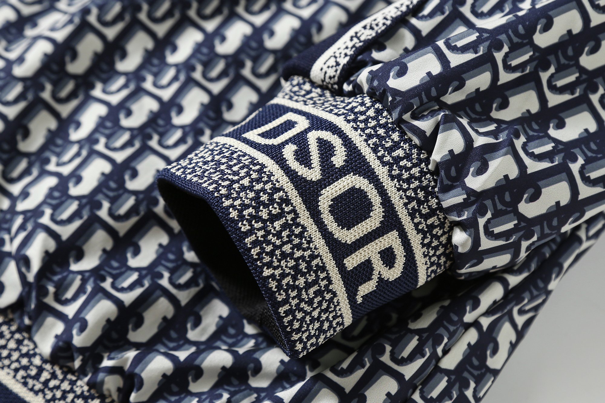 【DIOR公式旗艦店】ディオール ジャケット ご好評に付き再入荷！