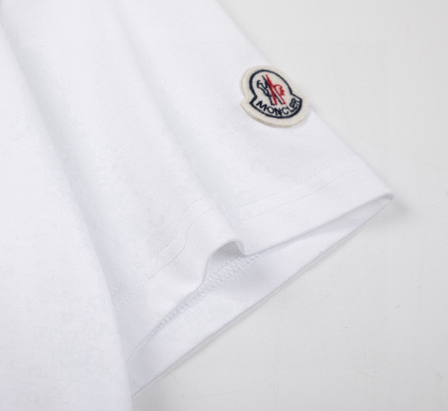 【MONCLER旗艦店】モンクレール 半袖Tシャツ ご好評に付き再入荷！