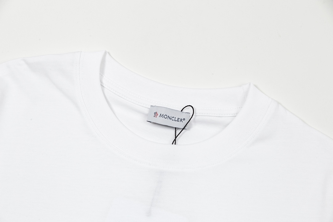 【MONCLER旗艦店】モンクレール 半袖Tシャツ ご好評に付き再入荷！