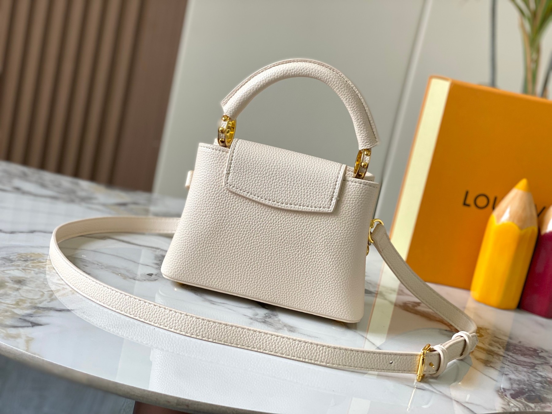 LOUIS VUITTON ルイヴィトン Capucines MINI ハンドバッグ M12935