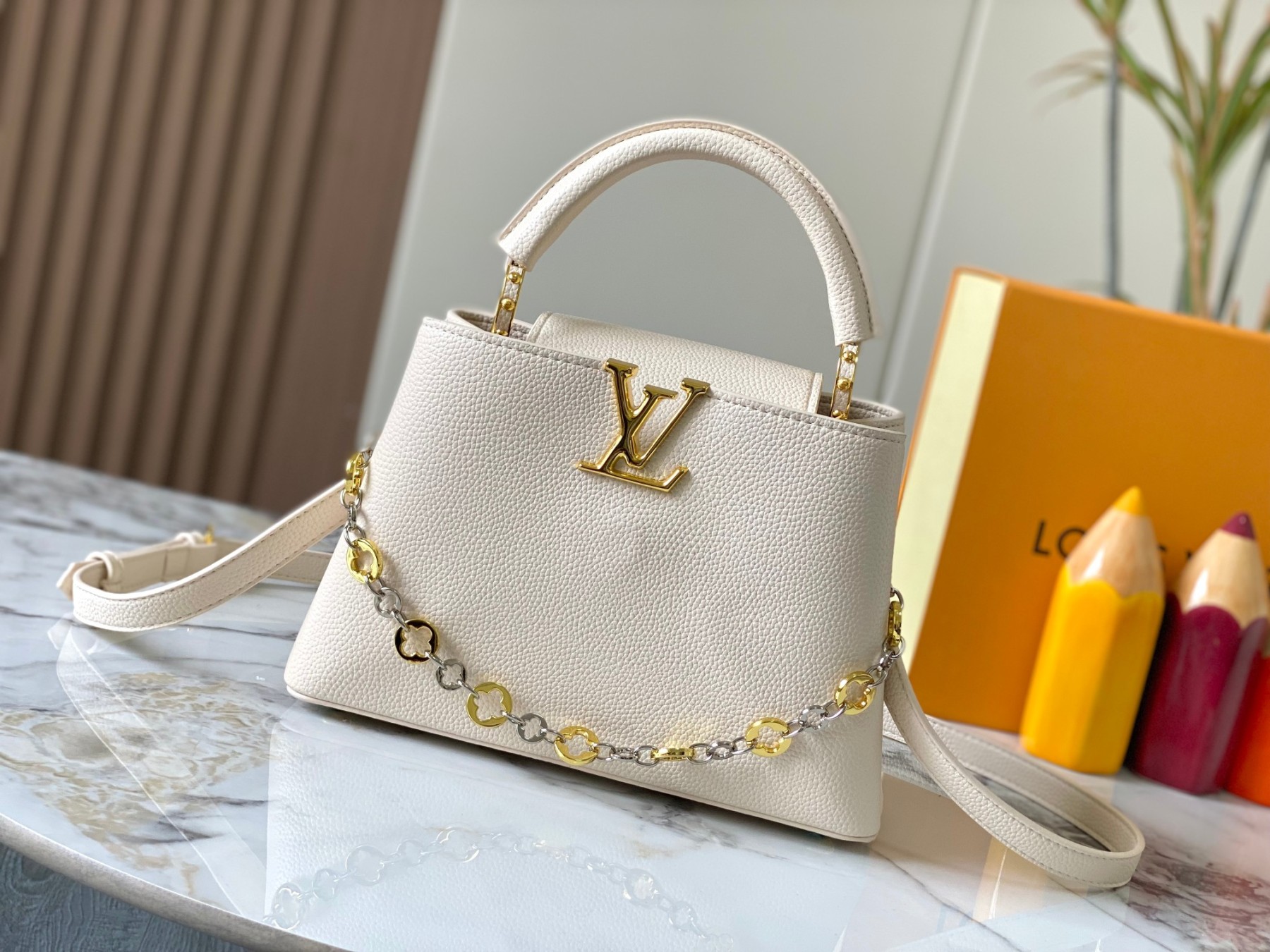 LOUIS VUITTON ルイヴィトン Capucines BB ハンドバッグ M12936