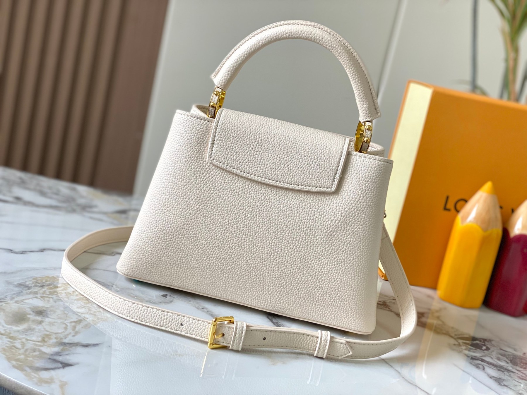 LOUIS VUITTON ルイヴィトン Capucines BB ハンドバッグ M12936