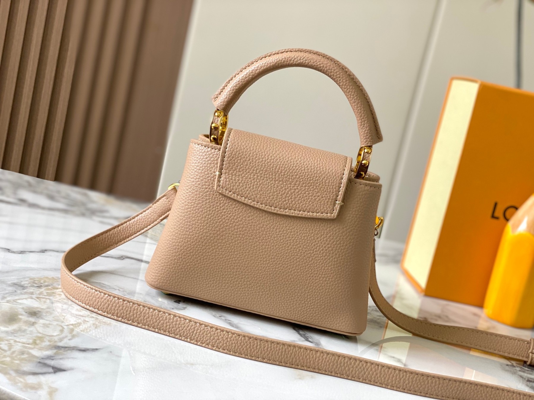 LOUIS VUITTON ルイヴィトン Capucines MINI ハンドバッグ M12935