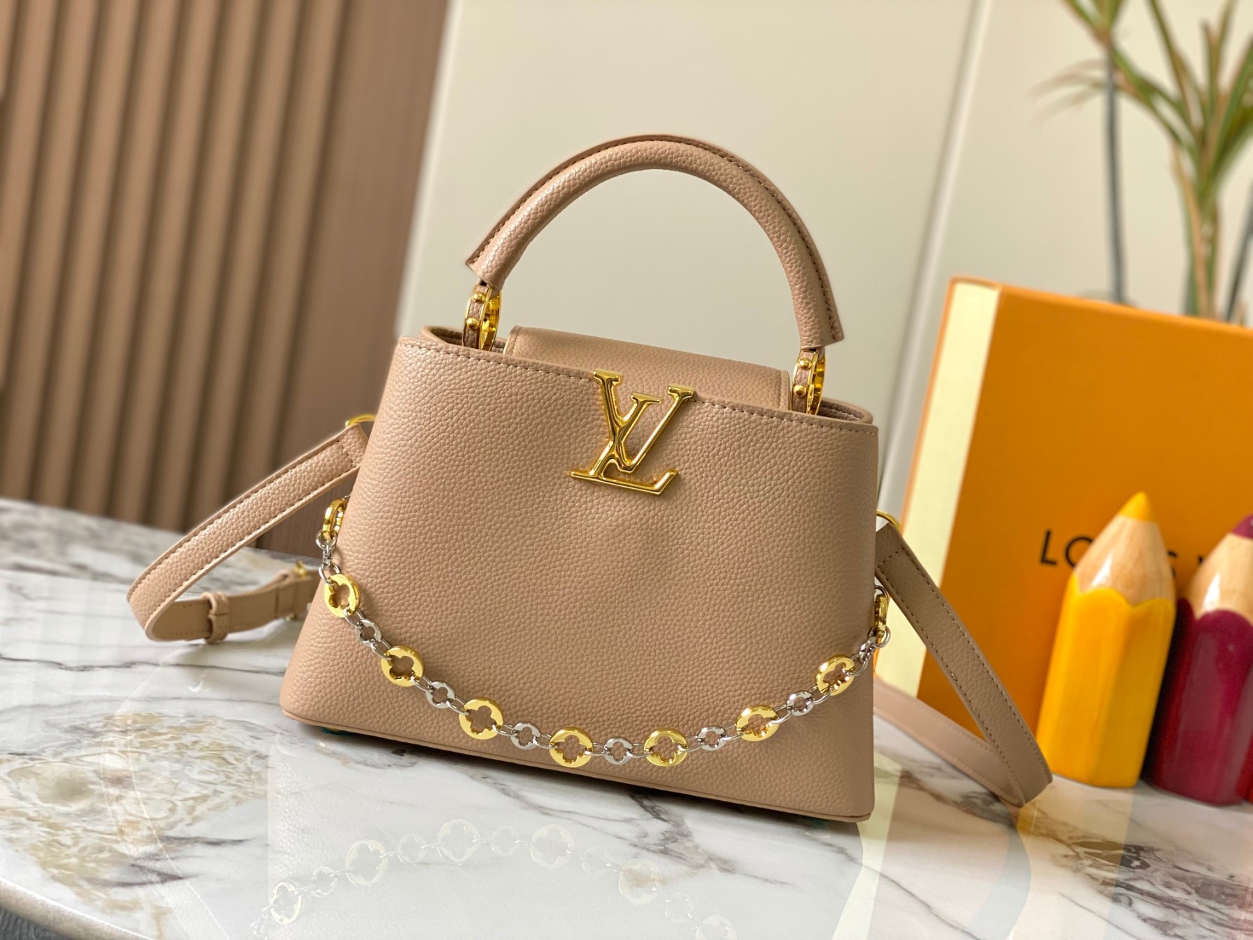LOUIS VUITTON ルイヴィトン Capucines BB ハンドバッグ M12936
