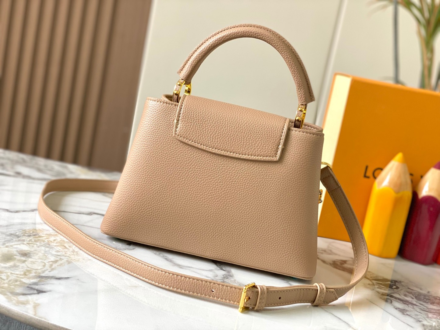 LOUIS VUITTON ルイヴィトン Capucines BB ハンドバッグ M12936