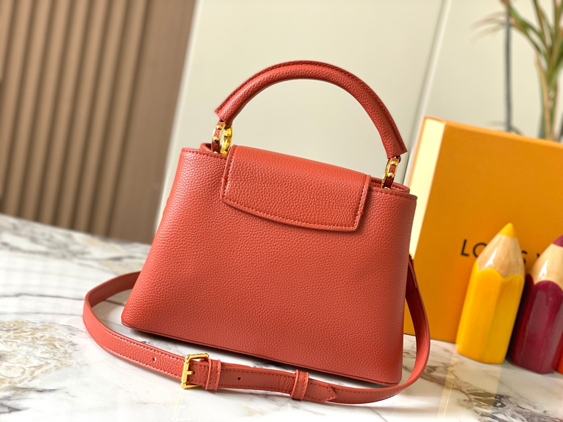 LOUIS VUITTON ルイヴィトン Capucines BB ハンドバッグ M12936