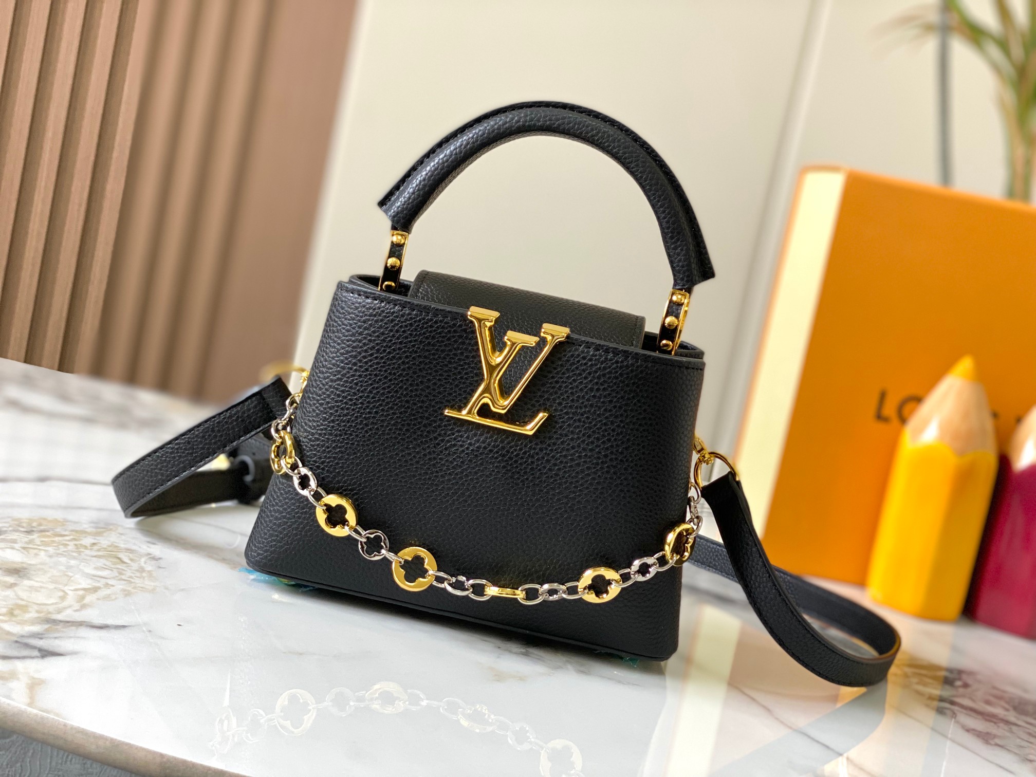 LOUIS VUITTON ルイヴィトン Capucines MINI ハンドバッグ M12935