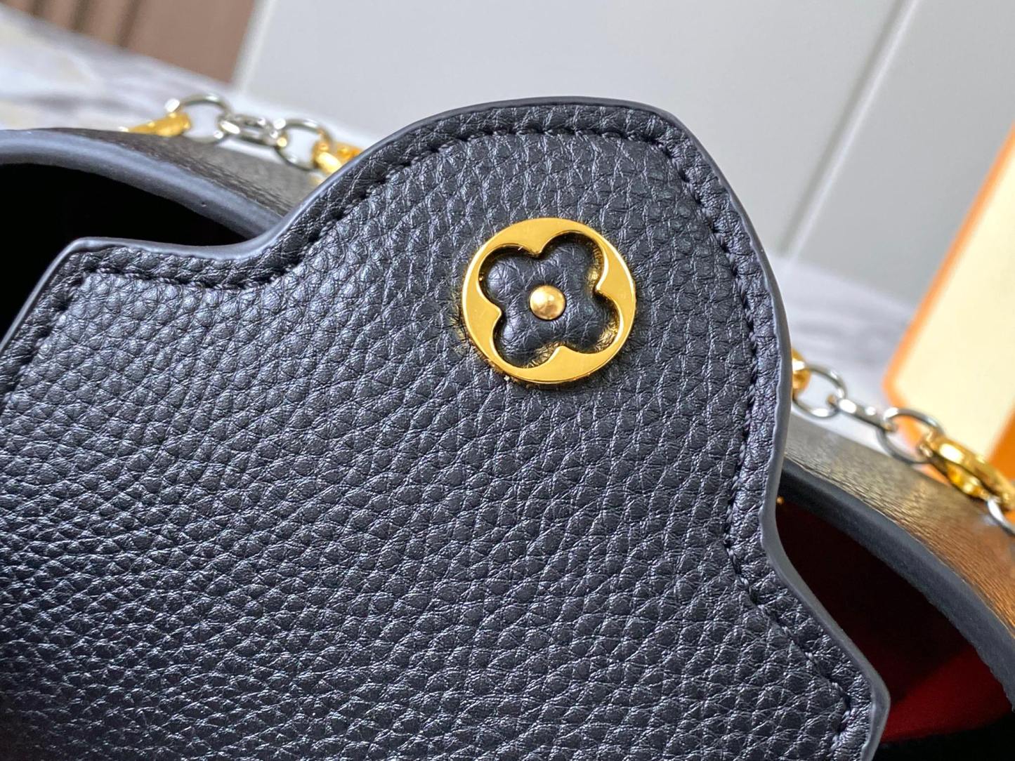 LOUIS VUITTON ルイヴィトン Capucines MINI ハンドバッグ M12935