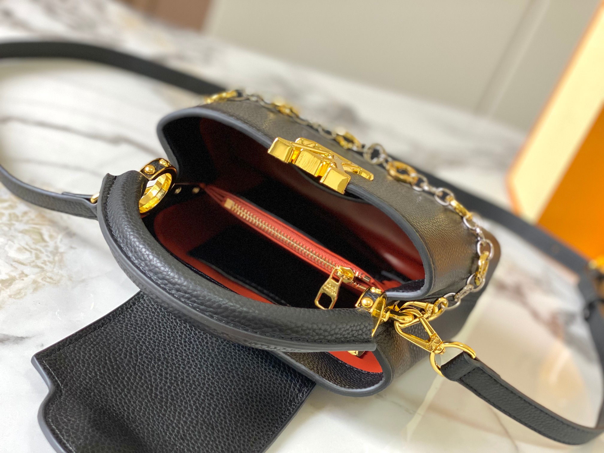 LOUIS VUITTON ルイヴィトン Capucines MINI ハンドバッグ M12935