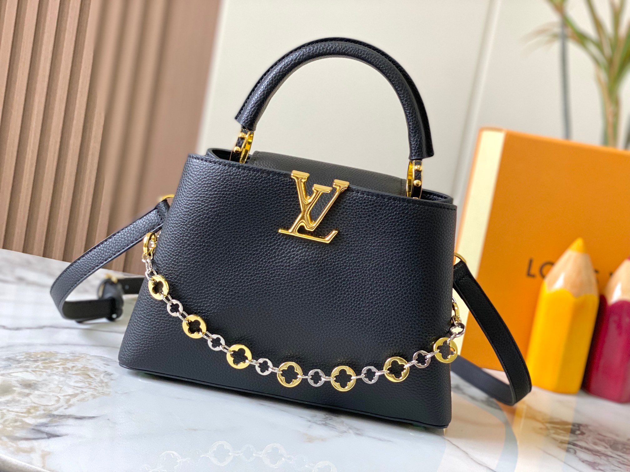 LOUIS VUITTON ルイヴィトン Capucines BB ハンドバッグ M12936
