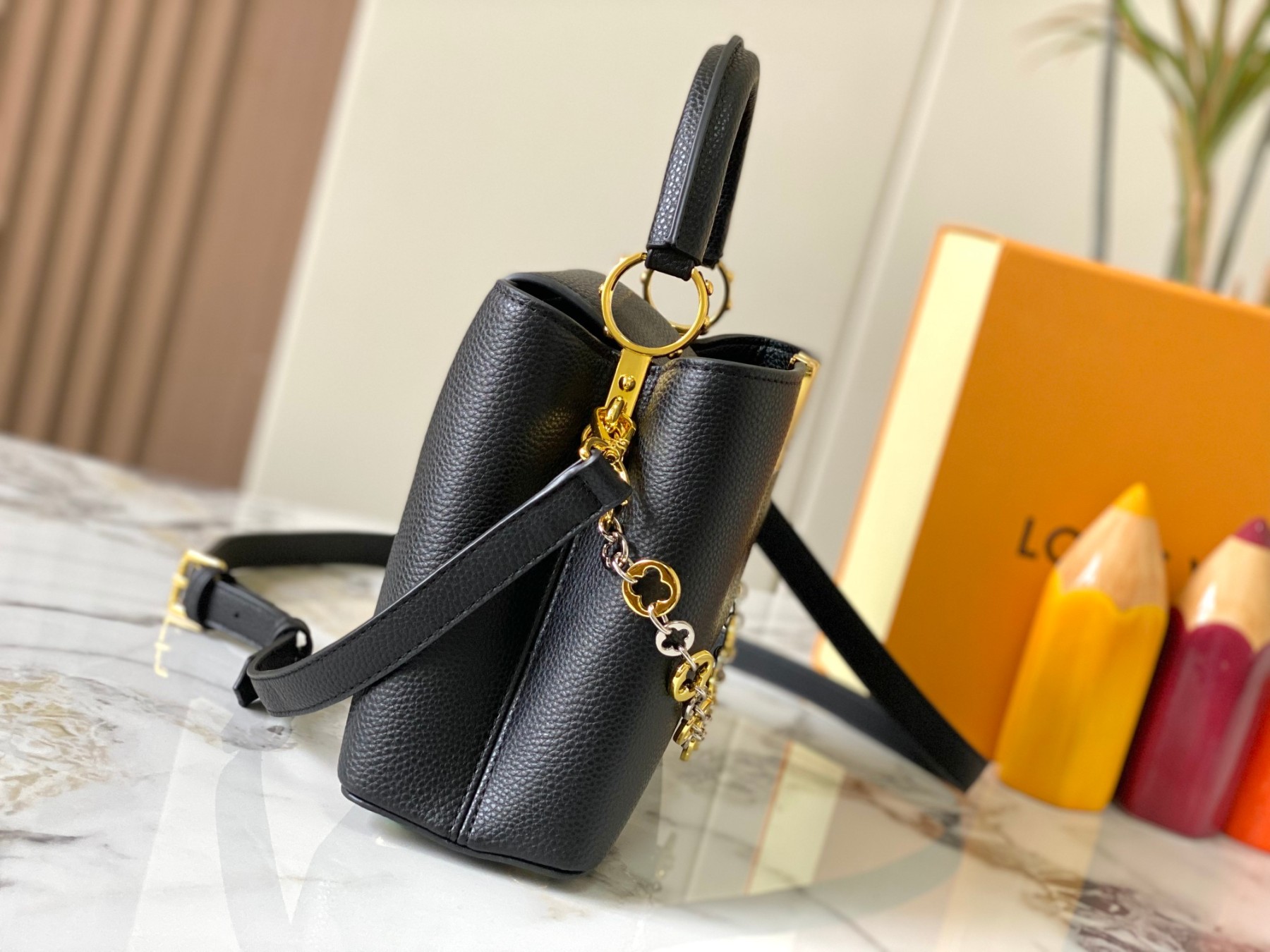 LOUIS VUITTON ルイヴィトン Capucines BB ハンドバッグ M12936
