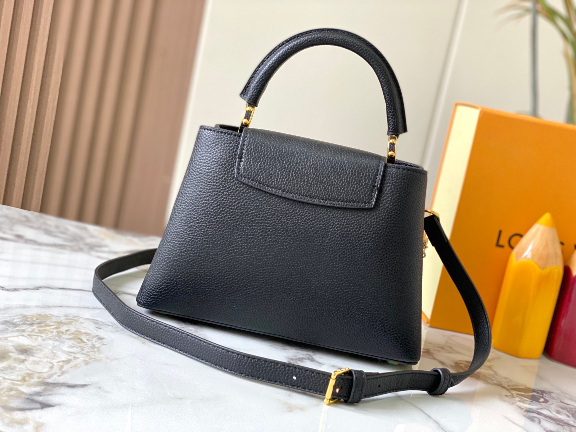 LOUIS VUITTON ルイヴィトン Capucines BB ハンドバッグ M12936