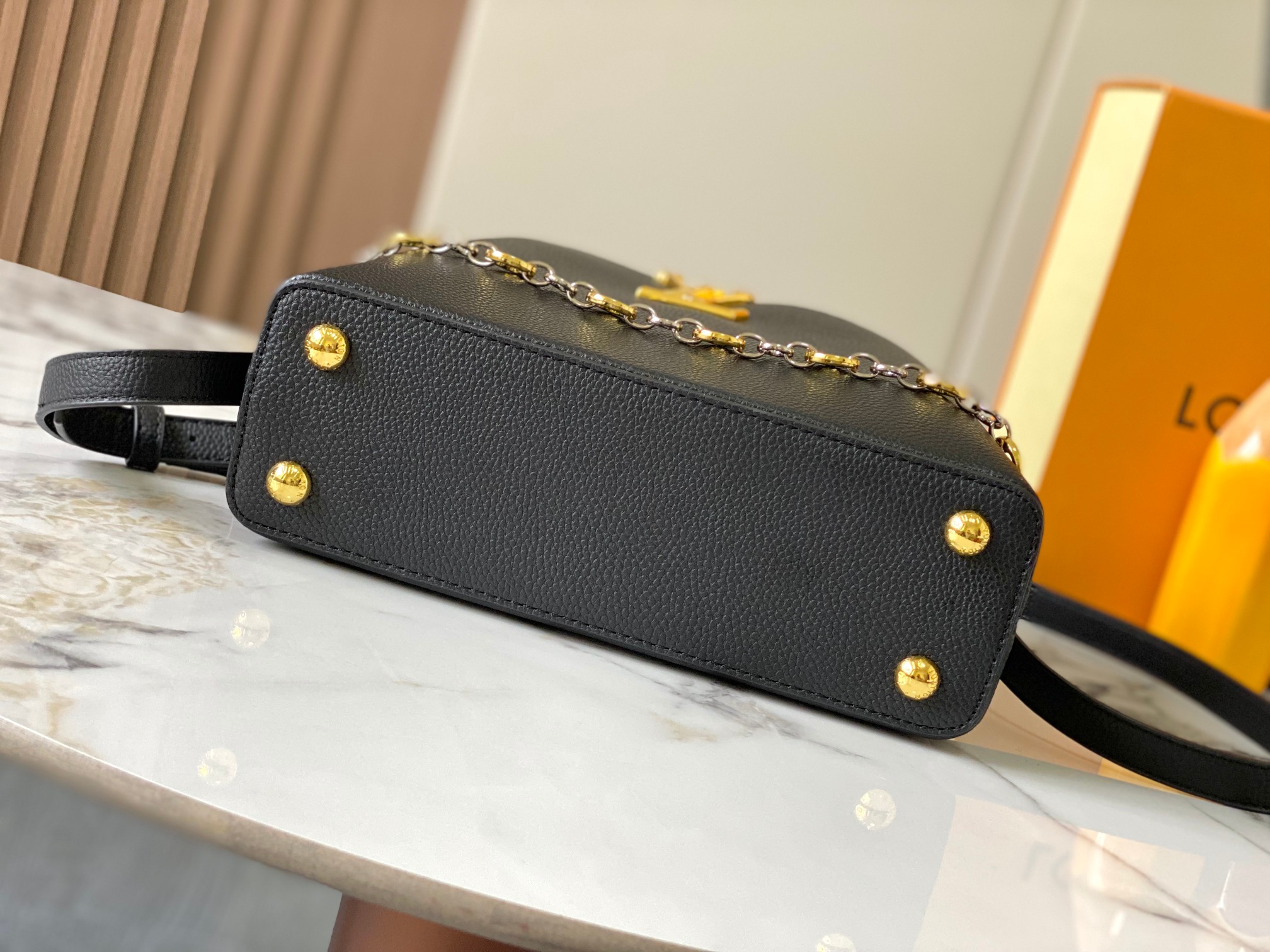 LOUIS VUITTON ルイヴィトン Capucines BB ハンドバッグ M12936