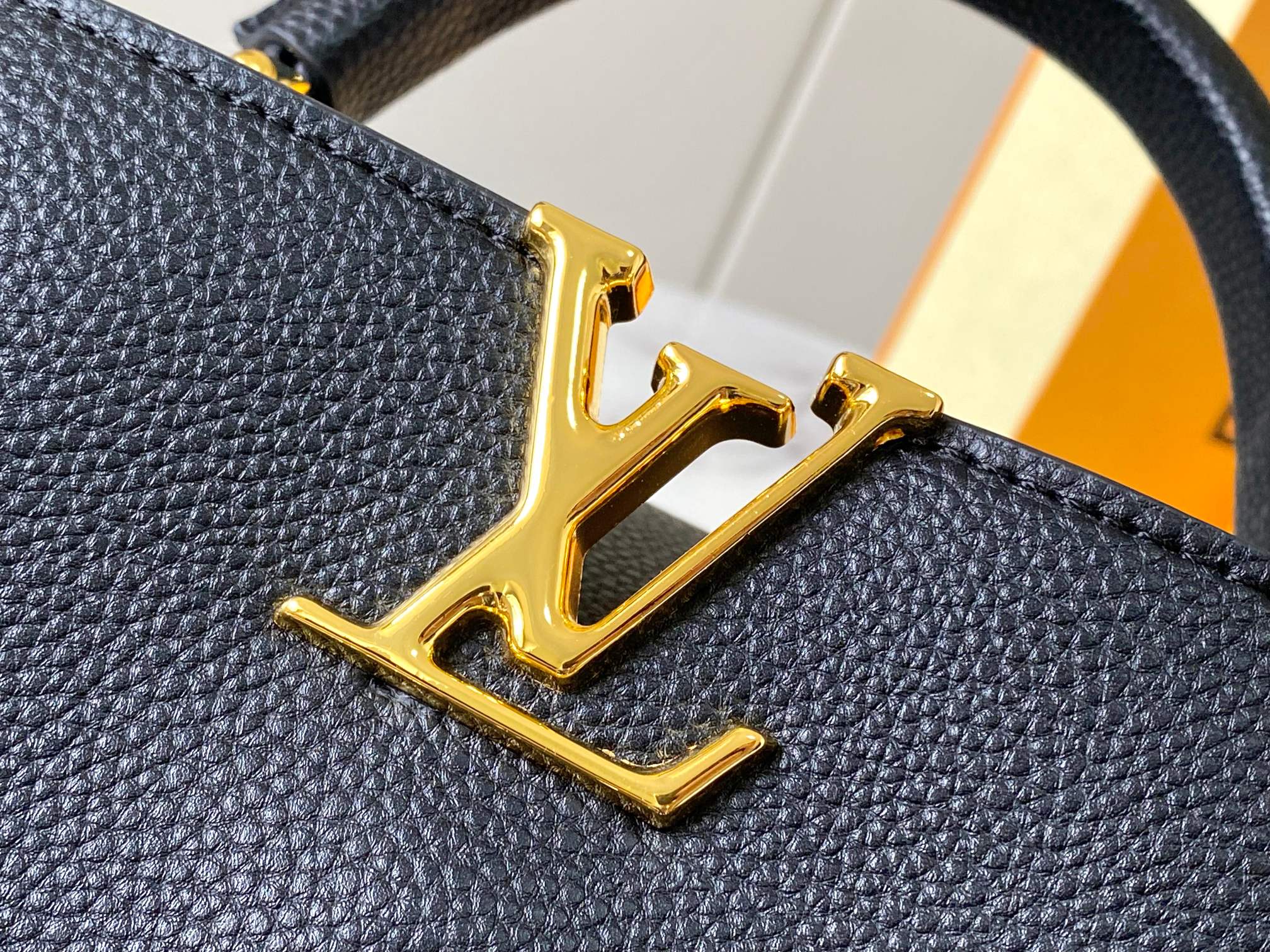 LOUIS VUITTON ルイヴィトン Capucines BB ハンドバッグ M12936