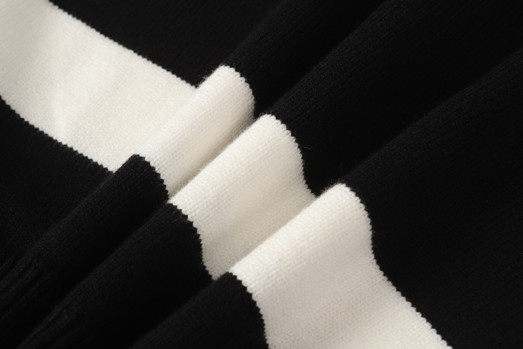 【LOEWE旗艦店】ロエベ セーター 男女兼用 ご好評に付き再入荷！