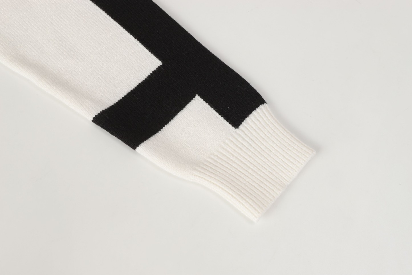 【LOEWE旗艦店】ロエベ セーター 男女兼用 ご好評に付き再入荷！