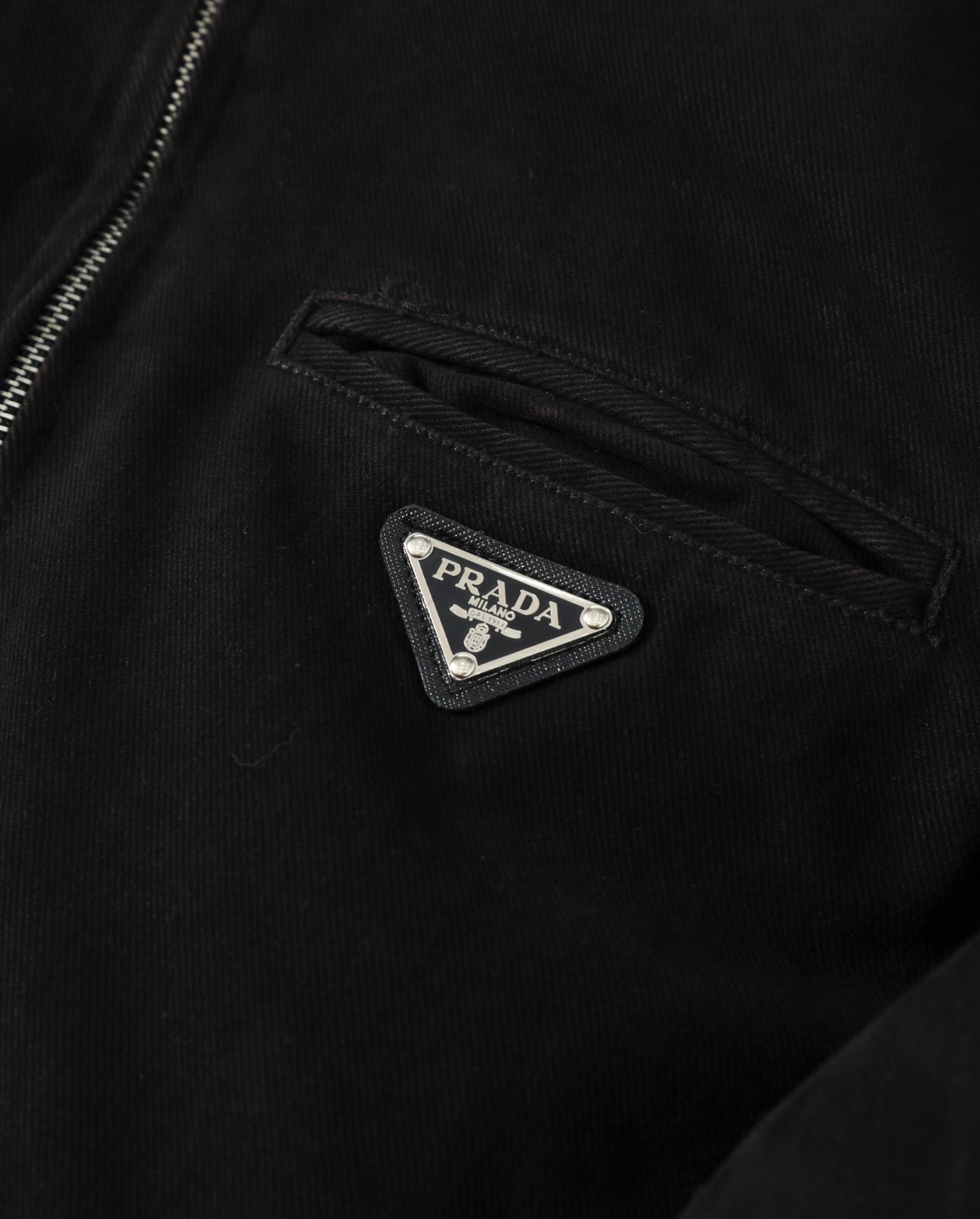 【PRADA旗艦店】プラダ ジャケット ご好評に付き再入荷！