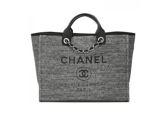 【 CHANEL】シャネル 大きなチャコールキャンバスドーヴィルトートTOTE