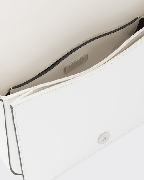 🔥大人気！雑誌「VIVI」に掲載!💓藤田ニコルの愛用ブランドの新作バッグが掲載された💓ブラックレザーショルダーバッグ 👜大人の女性へ