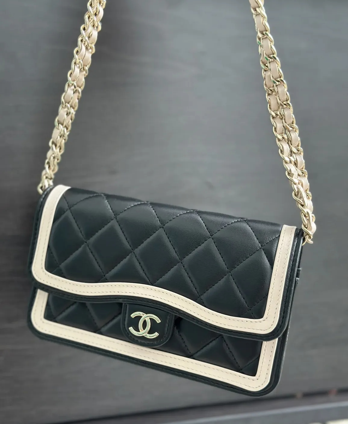 【トレンドのバイカラー♪】CHANEL シャネル ショルダーバッグ